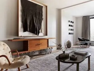 Великолепная работа: винтажное кресло-моллюск Martha Tuttle от Phillip Arctander, винтажный кофейный столик от Philip и Kevin Laverne…