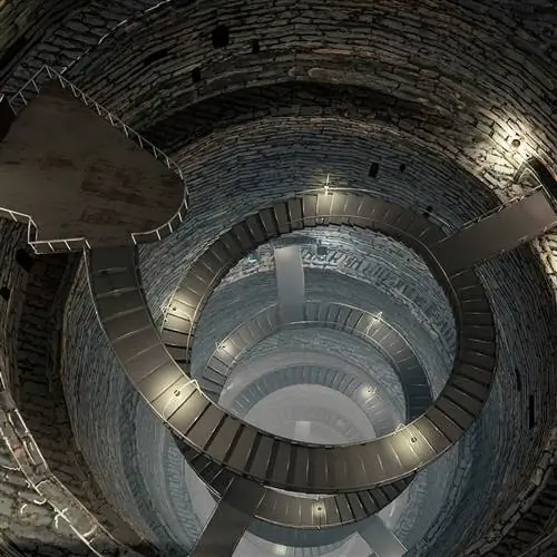 Лестница, спускающаяся к вратам времени