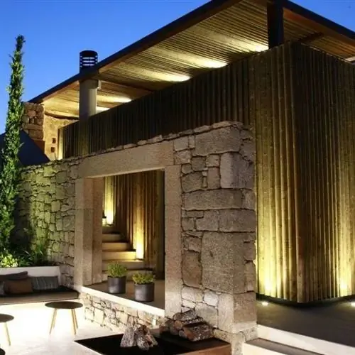 Касас-ду-Коро восстановил 13 домов