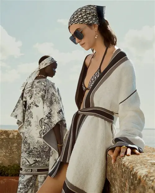 От ПРОГУЛОК ПО ДОМУ, но от DIOR От ПРОГУЛОК ПО ДОМУ, но от DIOR