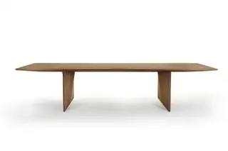 Стол «Ava» от «Foster Partners» для «Molteni C», в котором использование столешницы из эвкалиптового дуба и орехового дерева было упрощено