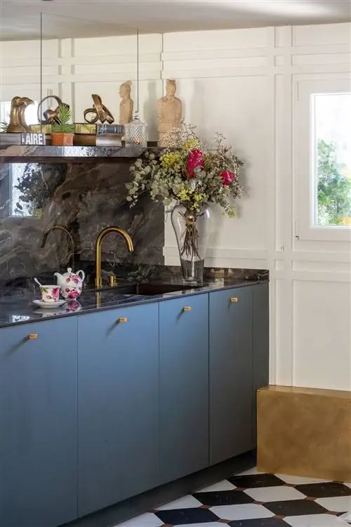 На кухне, спроектированной в рамках исследования, использование зеркал помогло создать ощущение большего простора и глубины