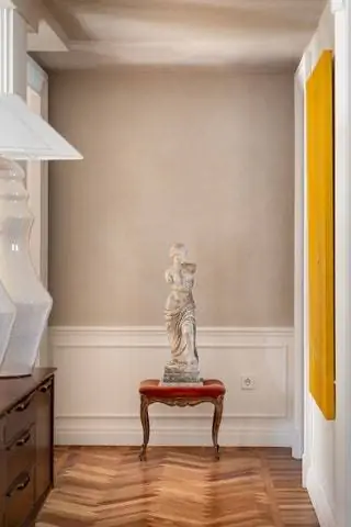 Самые украшенные районы перемежаются с другими, где царит спокойствие. В этом углу, где пол является оригиналом…