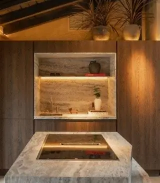 На кухне смесители и декоративные элементы CEA Design от Veluto и владельцев