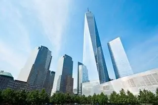 Спроектированная американским архитектором Риком Куком, башня Bank of America в Нью-Йорке находится на…