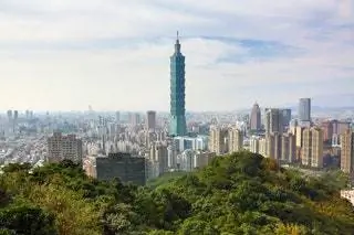 Небоскреб Taipei 101 высотой 508 метров был спроектирован в 2004 году С. Ю. Ли. В здании используются светильники из…