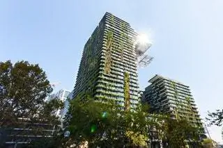 Сиднейский центральный парк One Central Park, спроектированный лауреатом Притцкеровской премии архитектором Жаном Нувелем, такой же смелый, как…