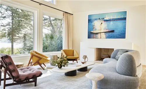 гостиная с диваном и креслами произведение искусства