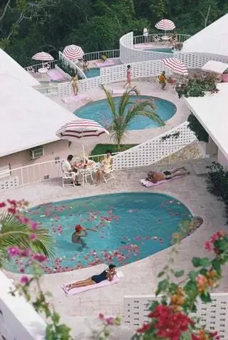 Отель Las Brisas на пляже Ла Конча в Акапулько, Мексика. Фотография сделана в январе 1968 года