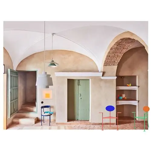 Сборка со стульями Августина и Филиппы в проекте Лукаса и ХерндесГила, Casa Rural VB в Бадахосе