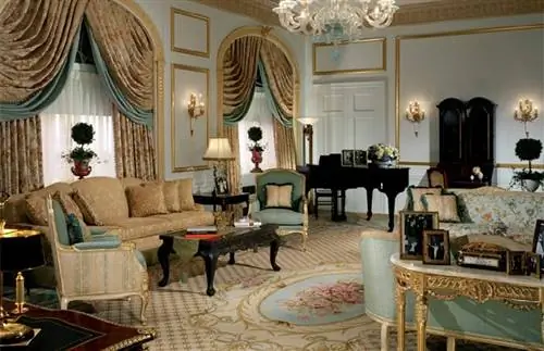Культовая мебель из одного из легендарных люксов Waldorf Astoria выставлена на аукцион