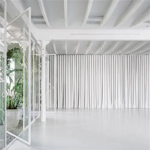 SIDE GALLERY открывает выставочное пространство с включенным TROPICAL GARDEN