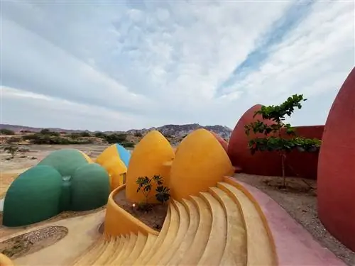 На острове Ормуз к югу от Ирана находится одно из архитектурных чудес света