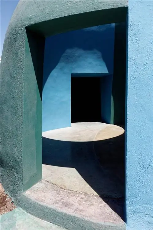 На острове Ормуз к югу от Ирана находится одно из архитектурных чудес света