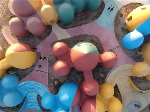 На острове Ормуз к югу от Ирана находится одно из архитектурных чудес света