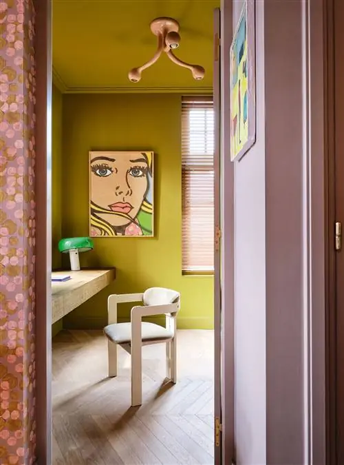 стул тобиа скарпа лампа снупи флос стены фисташковый цвет