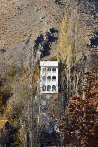 Casa Igol - один из тех домов, которые удивляют не только издалека, но и вблизи. Окутанный пейзажем…