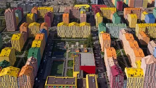 Вымирающий, красочный район киева, вдохновленный Lego