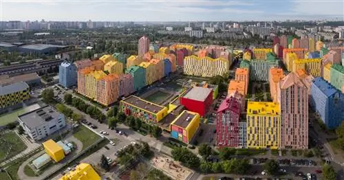 Красочный Lego-вдохновленный микрорайон, который находится в опасности в Киеве