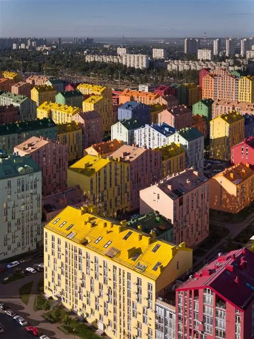 Красочный Lego-вдохновленный микрорайон, который находится в опасности в Киеве
