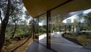Они называются Solo Houses, и с тех пор, как чилийская фирма Pezo von Ellrichshausen построила первый в 2013 году, помещение…