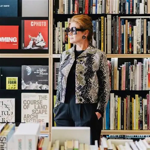 ЕЛЕНА ОЧОА отмечает 25-летие Ivorypress, своего издателя книг о художниках