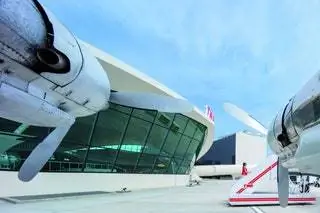 Выпить аперитив в старом самолете компании TWA и не летать уже можно Выпить аперитив в старом самолете компании TWA и не летать уже можно