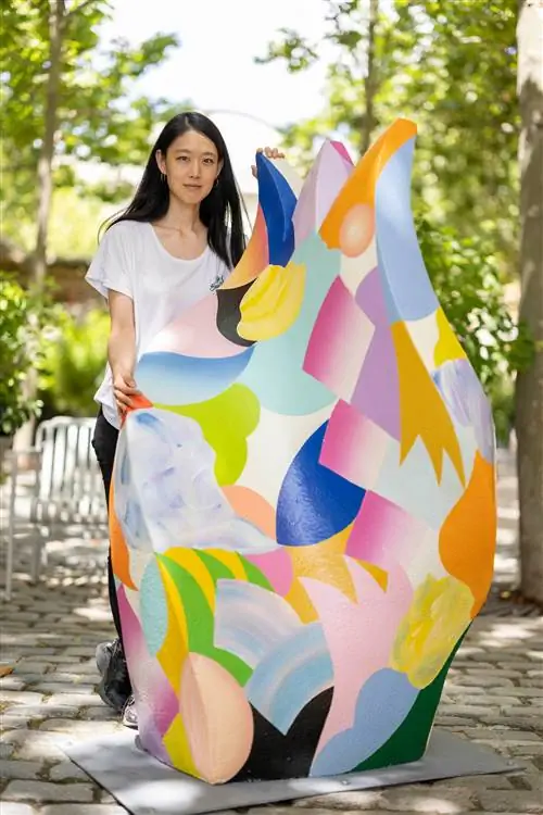 Мобильные скульптуры Мины Хамады на выставке в La Roca Village