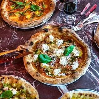 Делая ставку на меню из сезонных продуктов от более чем 150 итальянских производителей в Bel Mondo, ешьте…