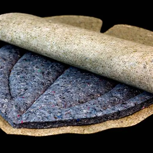 Гигантские акустические ЦВЕТЫ, сделанные из переработанной одежды