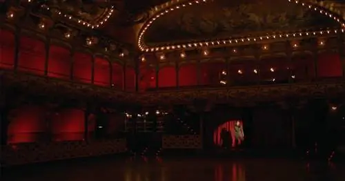 ФОНОВАЯ МУЗЫКА Сен Сенра спасает комнату Ла Палома в Барселоне в «Возвышенном»