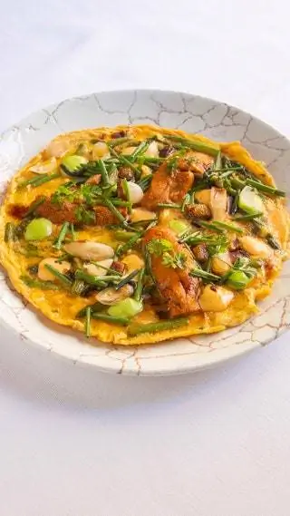 Такие деликатесы, как эта 'Esparrag Tortilla', образуют меню, в котором главным героем является традиционная андалузская книга рецептов…