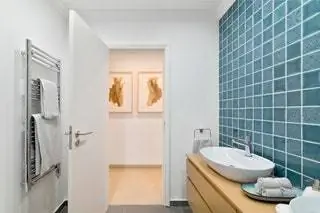 Синий цвет Атлантики достигает ванных комнат