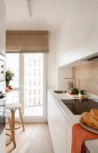 Эта кухня принадлежит семейному дому пары с двумя маленькими детьми, поэтому ее легко чистить и…