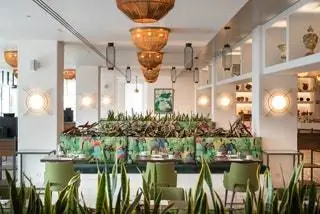 Буфету Bella Lucía нечего завидовать остальным гастрономическим пространствам. Расположен в самом центре отеля…