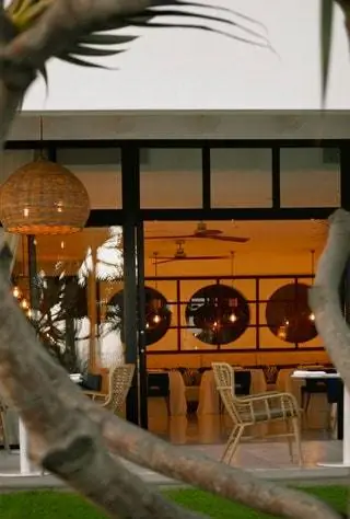 Ремонт был выполнен канарским дизайнером интерьеров Рафаэлем дель Кастильо, который отвечал за создание элегантной атмосферы…