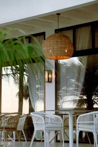 В отеле есть четыре ресторана, где вы можете насладиться разнообразными блюдами знаменитой кухни…