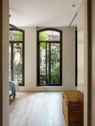 черное окно