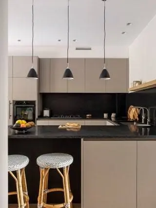 кухонный остров черно-белый