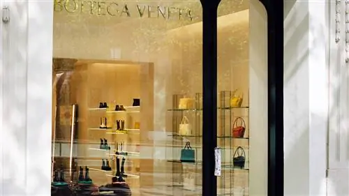 Это обновленный магазин Bottega Veneta в Барселоне