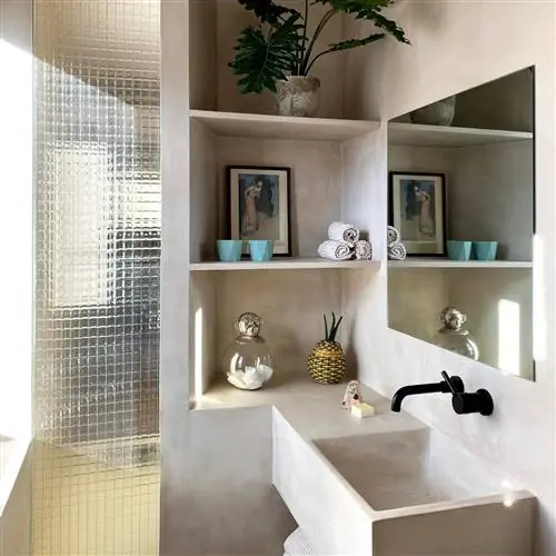 НАТУРАЛЬНЫЕ материалы и много СВЕТА в центре Мадрида