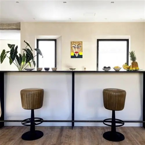 НАТУРАЛЬНЫЕ материалы и много СВЕТА в центре Мадрида