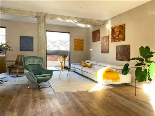 НАТУРАЛЬНЫЕ материалы и много СВЕТА в центре Мадрида