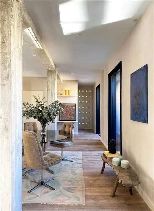 НАТУРАЛЬНЫЕ материалы и много СВЕТА в центре Мадрида