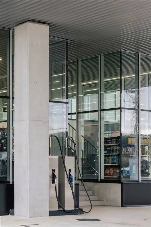 Заправка Гектора Наварро