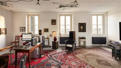 Идеальный офис существует и был спроектирован Жан-Люком Годаром. AD входит в свое секретное убежище