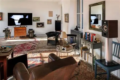 Идеальный офис существует и был спроектирован Жан-Люком Годаром. AD входит в свое секретное убежище