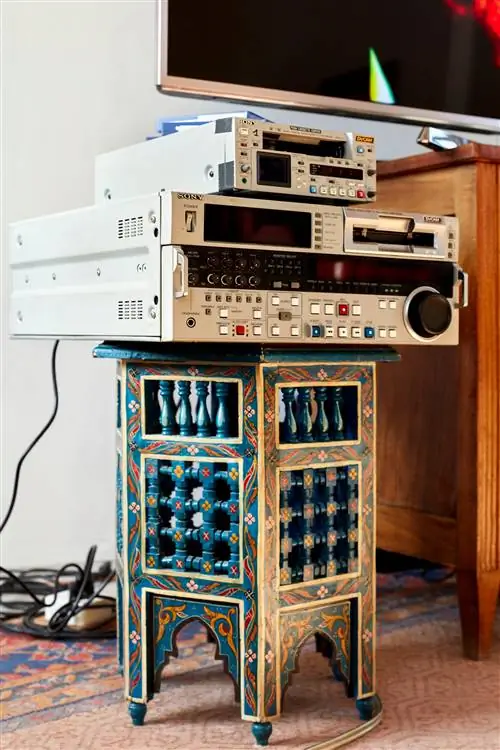 Идеальный офис существует и был спроектирован Жан-Люком Годаром. AD входит в свое секретное убежище