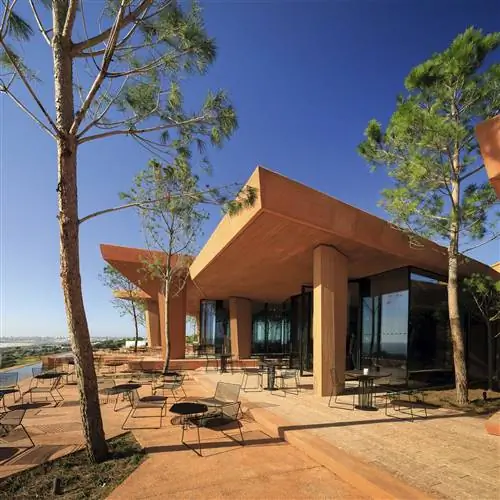 Клубный дом, который может сделать только RCR Arquitectes