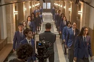 Вся школа спроектирована и построена так, чтобы передать строгость, дисциплину, сильная рука - визитная карточка дома, один…